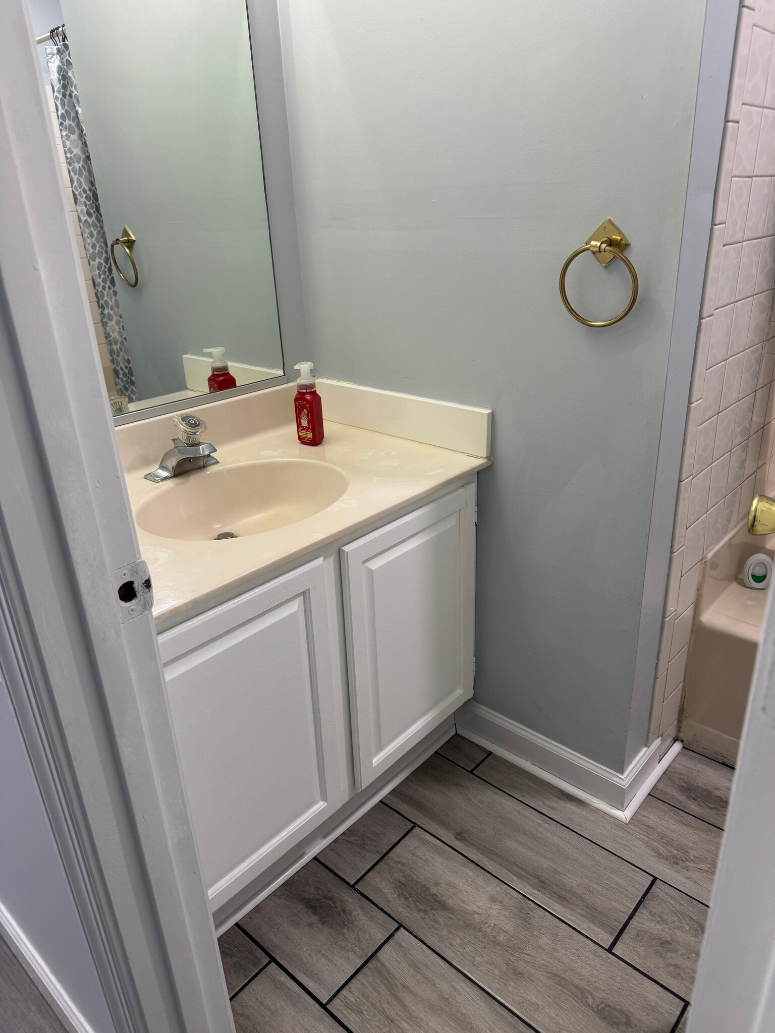 Building Photo - 8208 Sleepy Hollow Dr