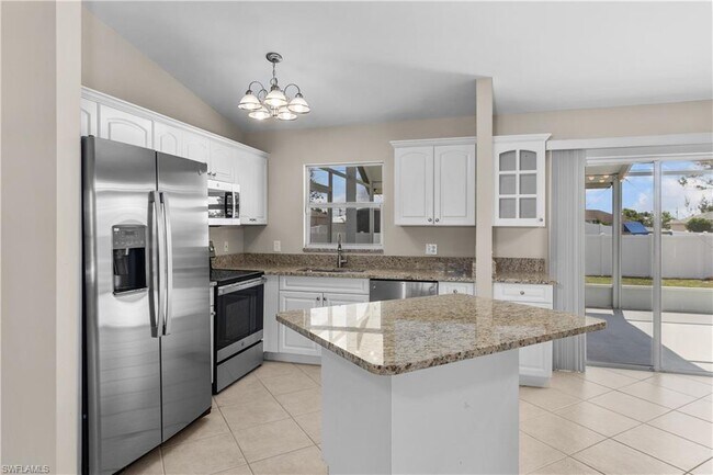 Building Photo - 2721 SW 12th Ave