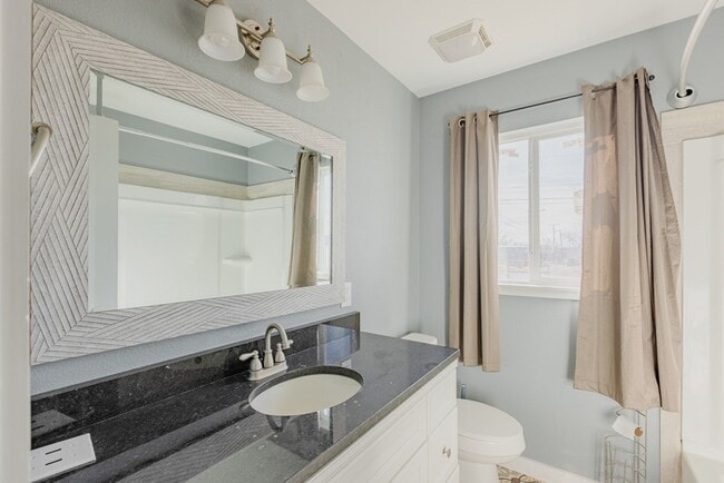 Building Photo - 1202 E 42nd St