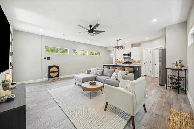 Building Photo - 6730 Knox St