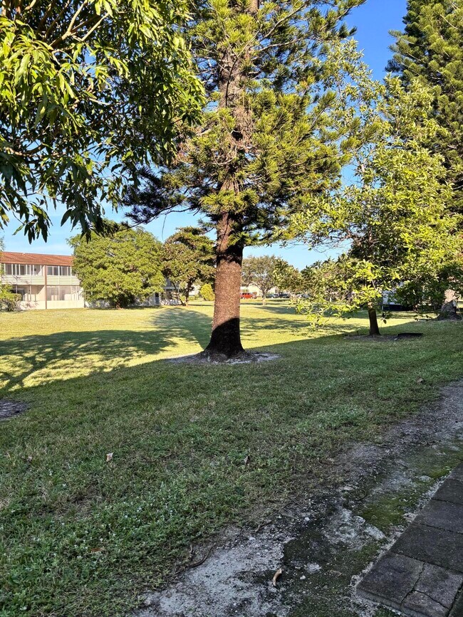 Building Photo - 197 Sussex K