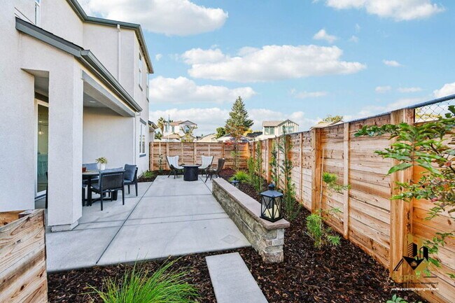 Building Photo - 8647 Starburst Way