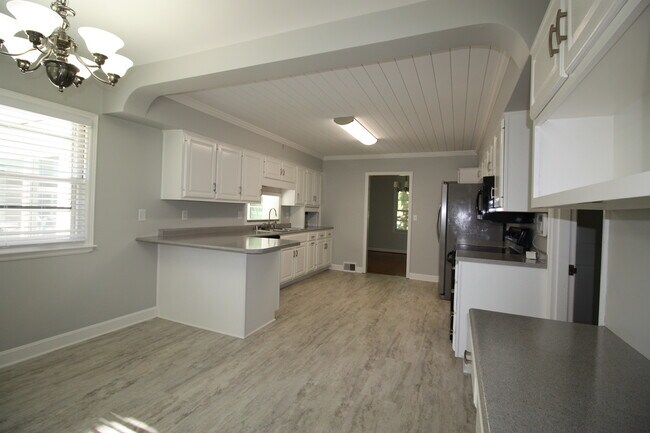Building Photo - 203 Dorsey Way