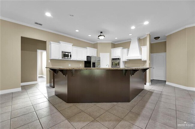 Building Photo - 29 Barcelona Blvd