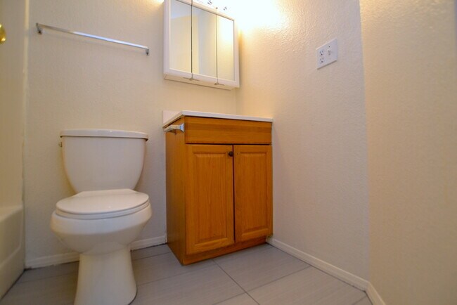 Building Photo - Beautiful 2 bedroom and 2 bath in Phoenix!