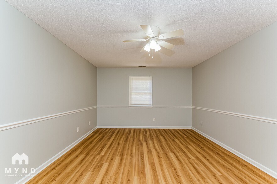 Building Photo - 220 Glaive Dr