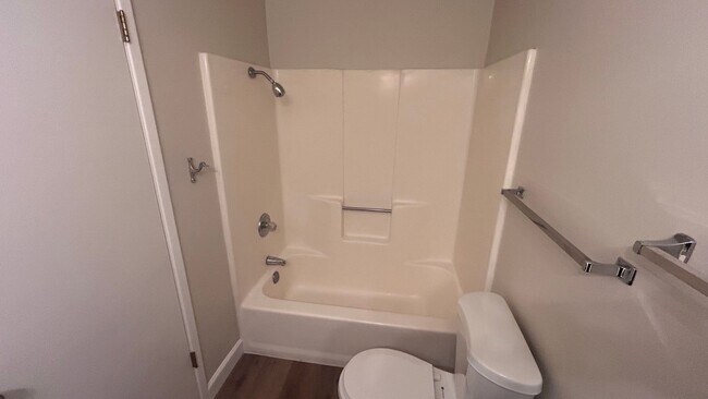 Building Photo - Lakewood Elementary School District