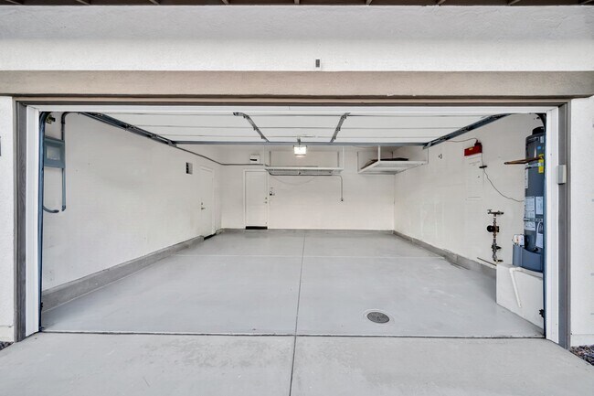 Building Photo - 10509 Hollingsworth Way