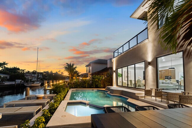 Building Photo - 1308 Avocado Isle