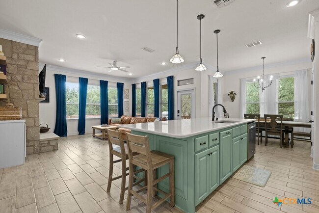 Building Photo - 2402 Twin Ridge Ct