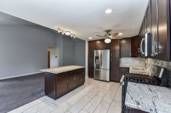 Building Photo - 1587 Stonehill Ct