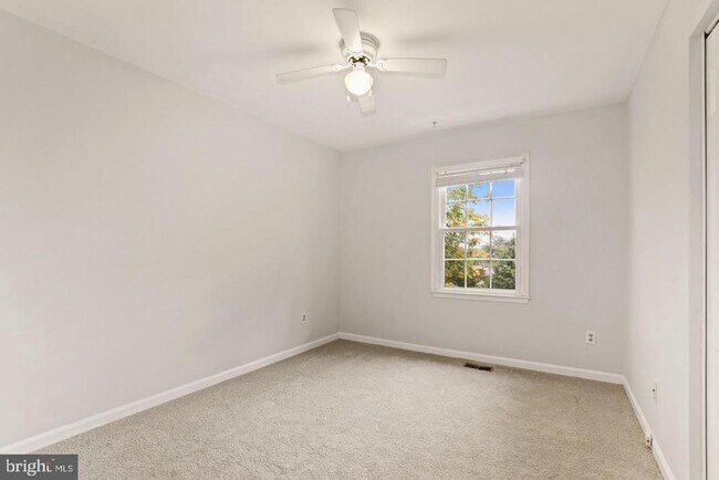 Building Photo - 5823 Berkshire Ct
