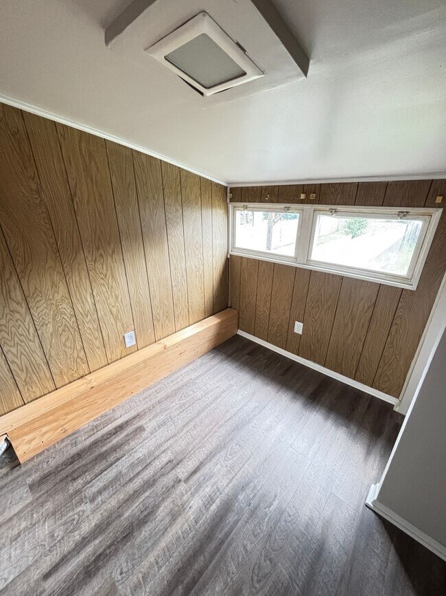 Building Photo - 2 BR Home Available in Catasauqua, PA