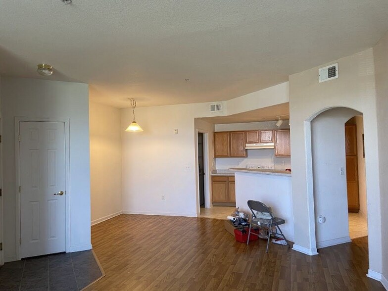 Building Photo - 5694 N Gibralter Way
