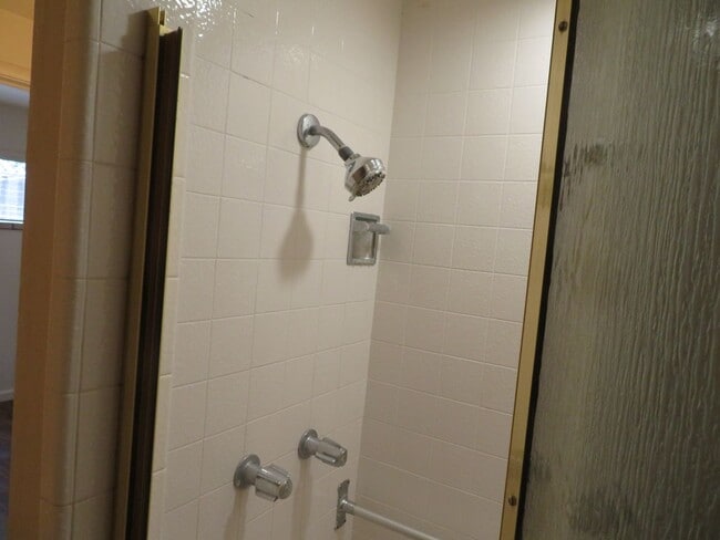 Building Photo - 2 plus bed, 1.5 bath, close to Seabright b...