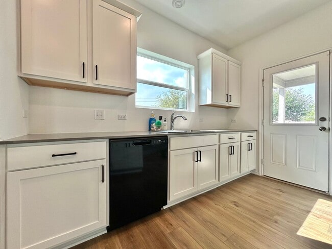 Building Photo - 10412 Premier Park St