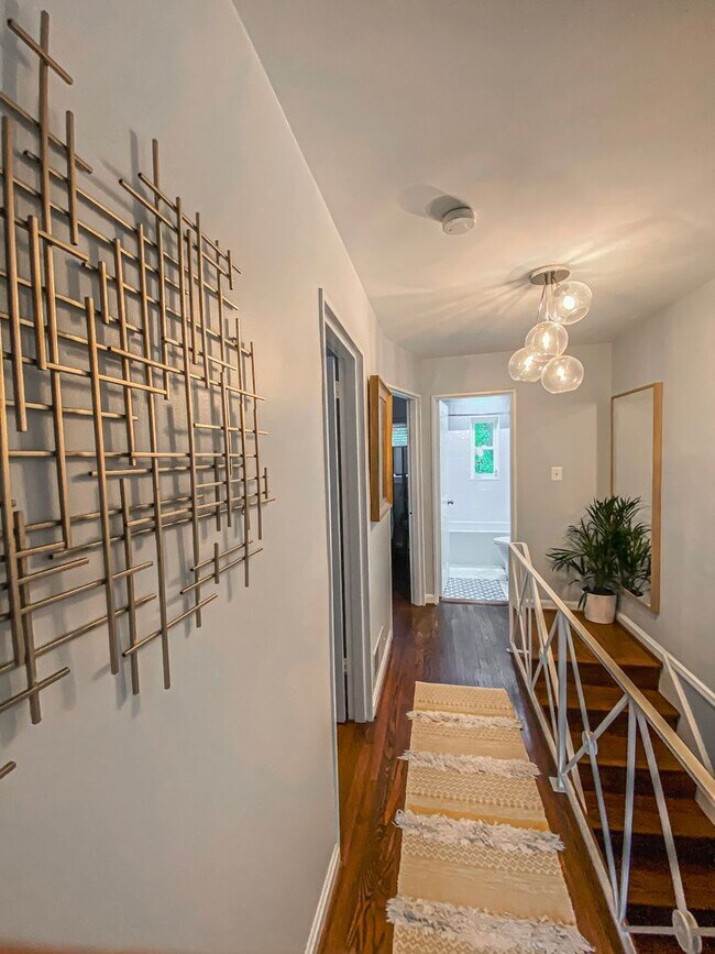 Building Photo - Gorgeous 3 Bed 1.5 Bath Brick Home with Large Yard In Beautiful Taylor Run