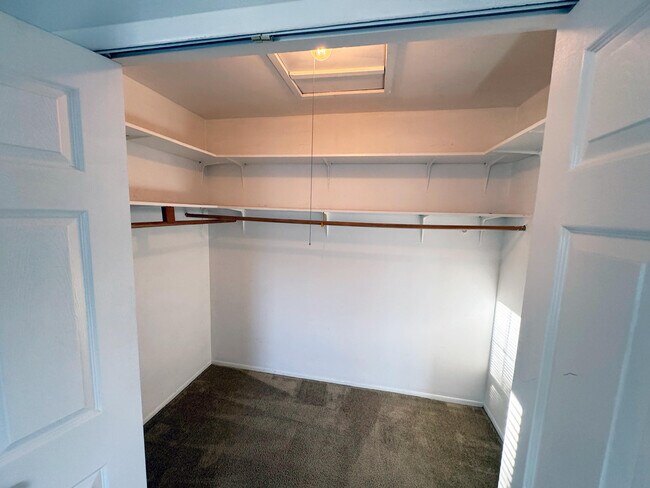 Building Photo - 2649 Fenwick Ct
