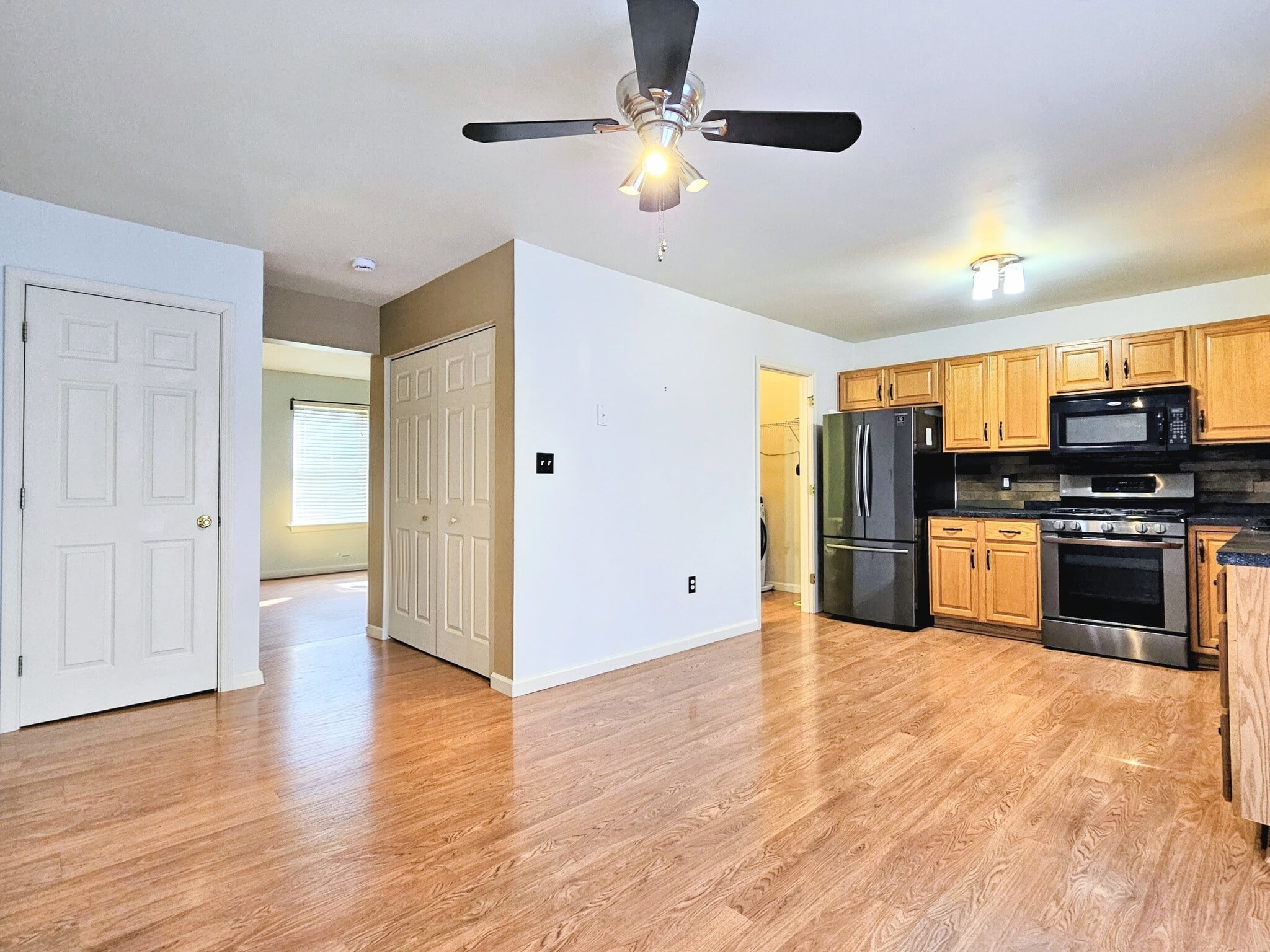 Building Photo - 688 Rockwood Dr