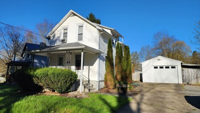 Building Photo - Exquisitely remodeled single-family home, ...