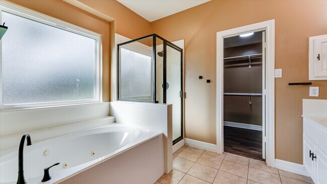Building Photo - 15603 Twisting Springs Dr