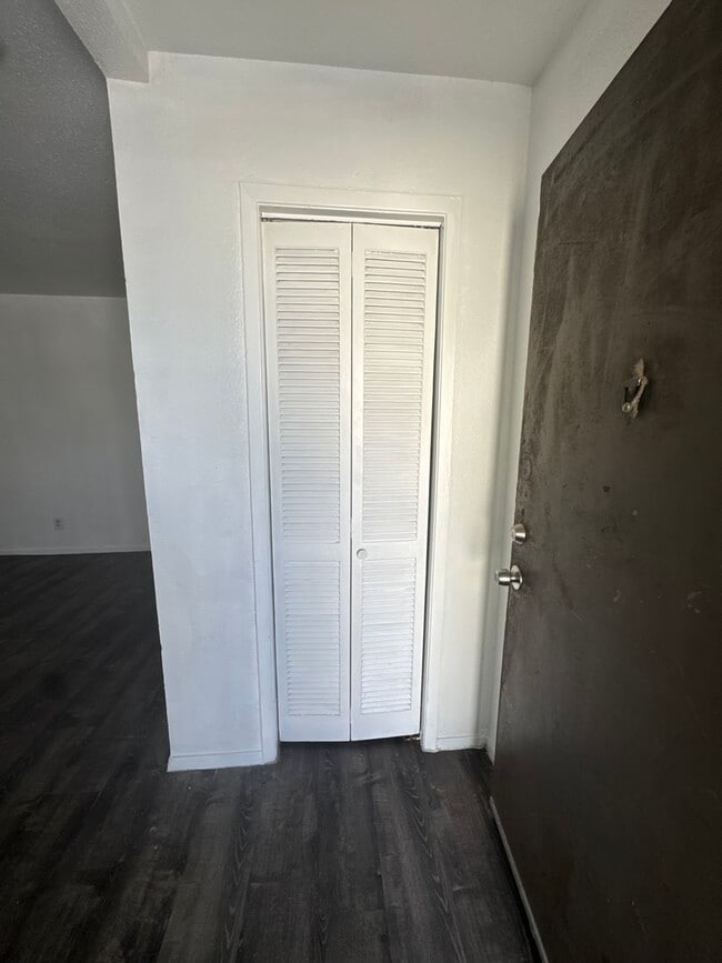 Building Photo - second floor 1 bd condo