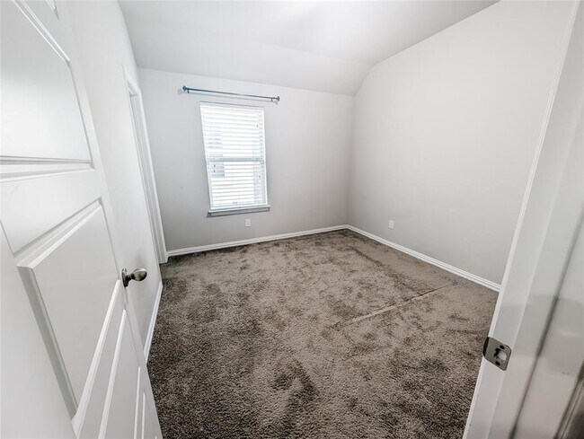 Building Photo - 3636 Mineral Dr
