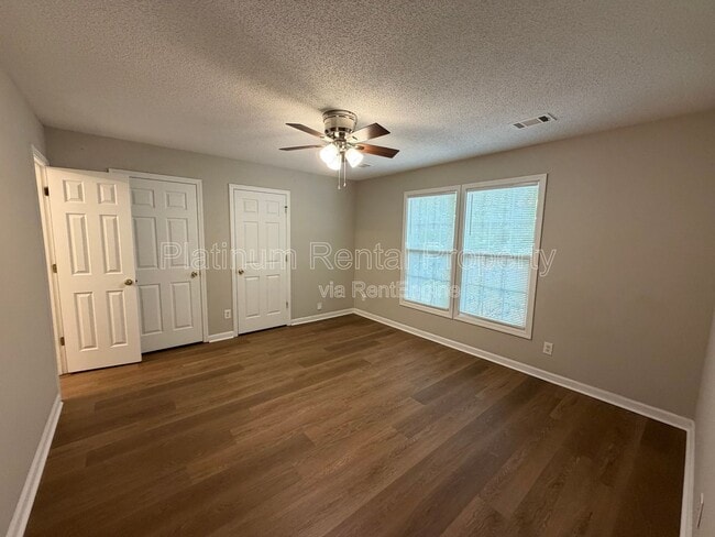 Building Photo - 209 Briarwood Dr