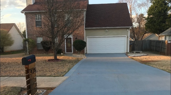 Building Photo - 415 Plantain Ct