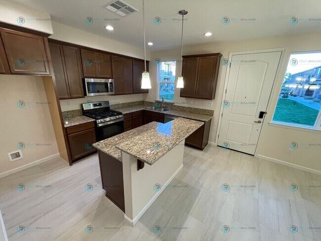 Building Photo - Half month FREE!!! Luxury and Convenience: Fully Equipped 3-Bedroom 2.5 Bathroom 2 car garage Con...