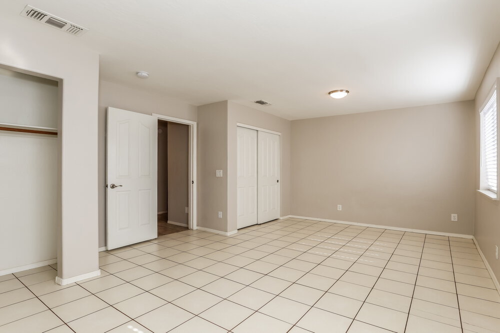 Building Photo - 6115 W Park View Ln