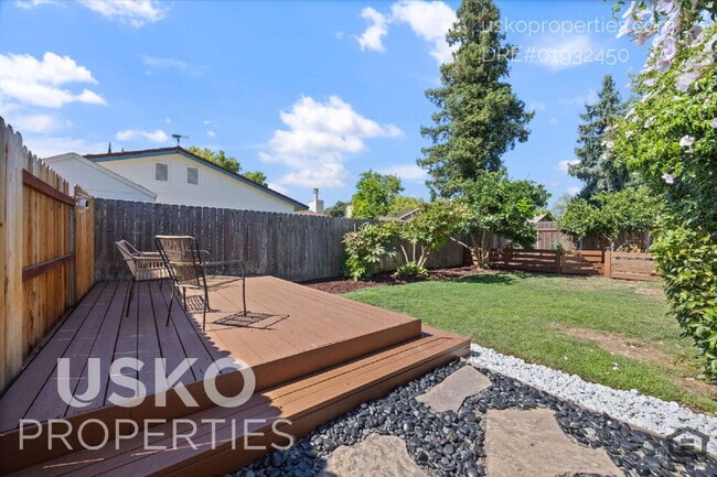 Building Photo - 8844 Garden Glen Way