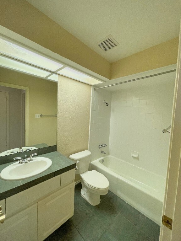 Building Photo - 4711 Spicewood Springs Rd