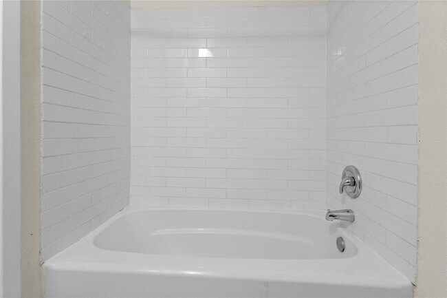 Building Photo - 601 Rucker St