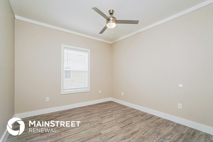 Building Photo - 422 Azucena St