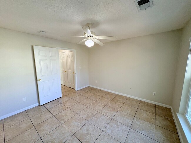 Building Photo - Welcome To The Estates At Westbury