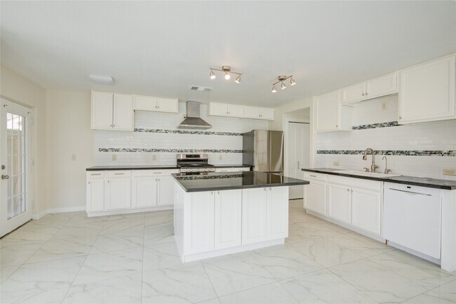 Building Photo - 4427 Waterfall Way