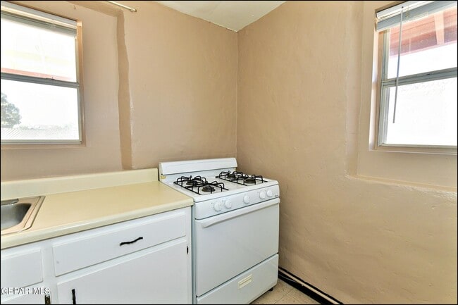 Building Photo - 8058 Gilbert Dr