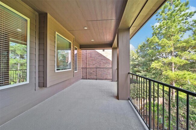 Building Photo - 18323 Parkview Point Dr