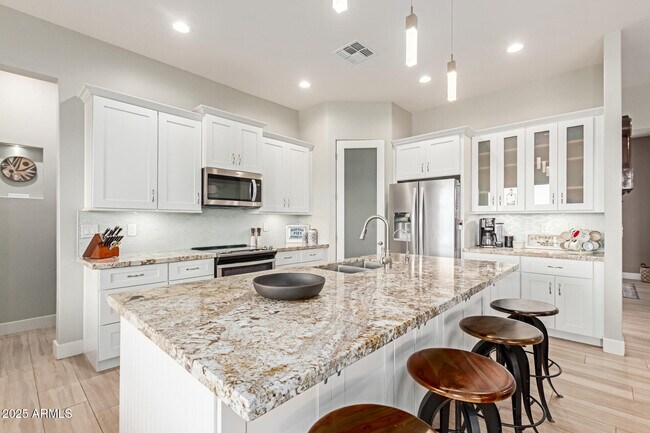 Building Photo - 17316 E Quail Track Rd