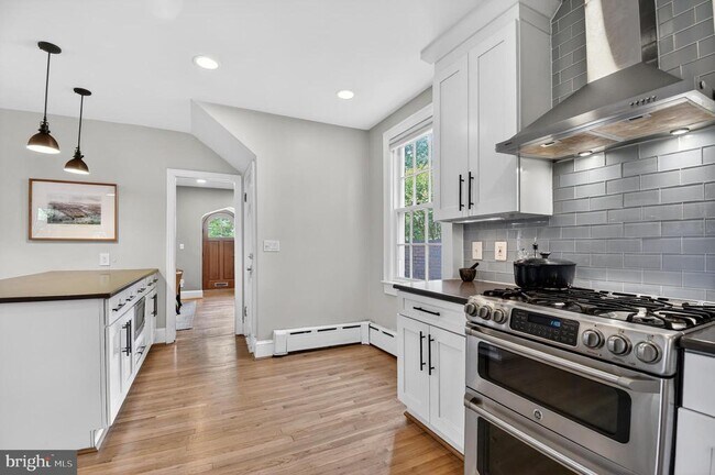 Building Photo - 3005 McKinley St NW