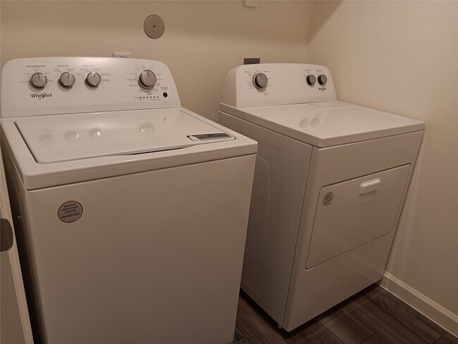 Building Photo - 7837 Pink Dahlia Dr