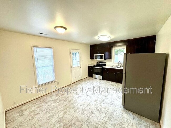 Building Photo - 5248 Oakforest Dr