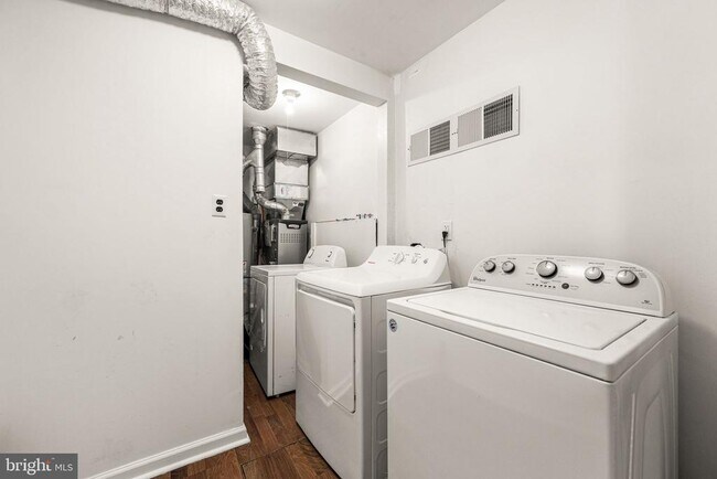 Building Photo - 717 S Wayne St