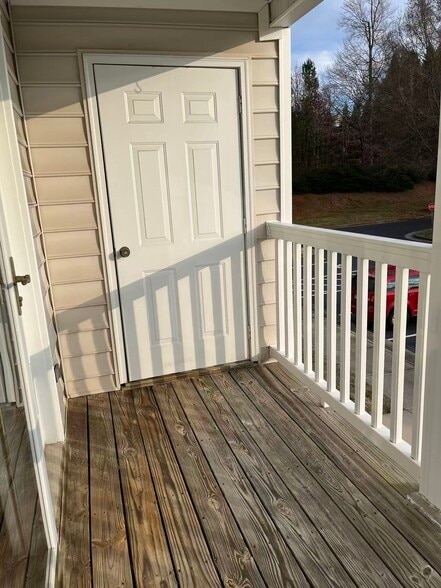 Building Photo - 7135 W Friendly Ave