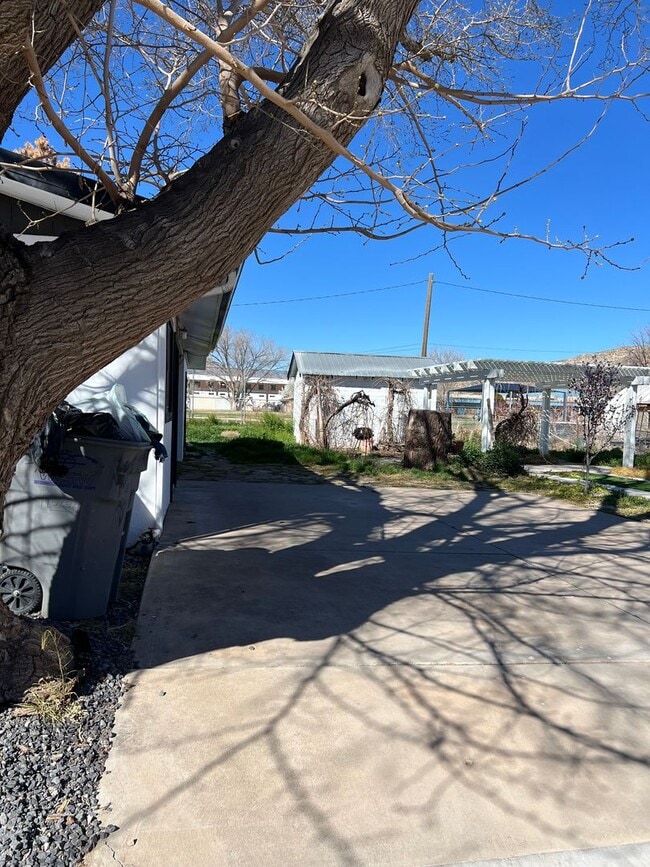 Building Photo - Great Location in La Verkin!