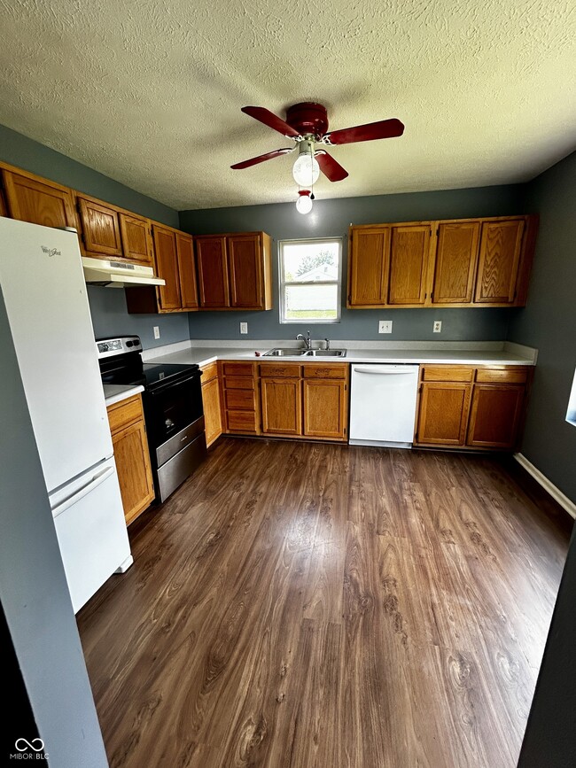 Building Photo - 4204 Sycamore Ct
