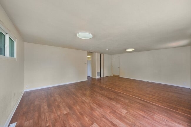 Building Photo - Mahomet | Renovated 2 Bed / 1 Bath Home