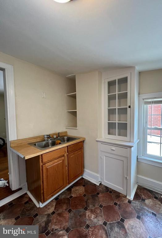 Building Photo - 204 W Washington St