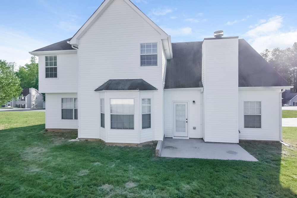 Building Photo - 1103 Village Oaks